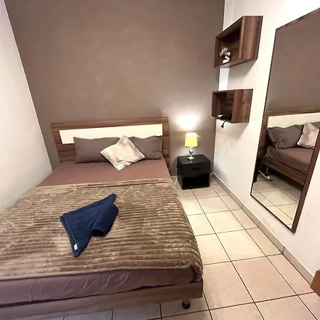 Apartment-brown With Sharing Terrace Ghadira
